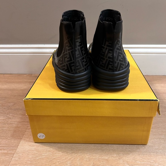 Fendi Men Chelsea boots - Picture 5 of 12